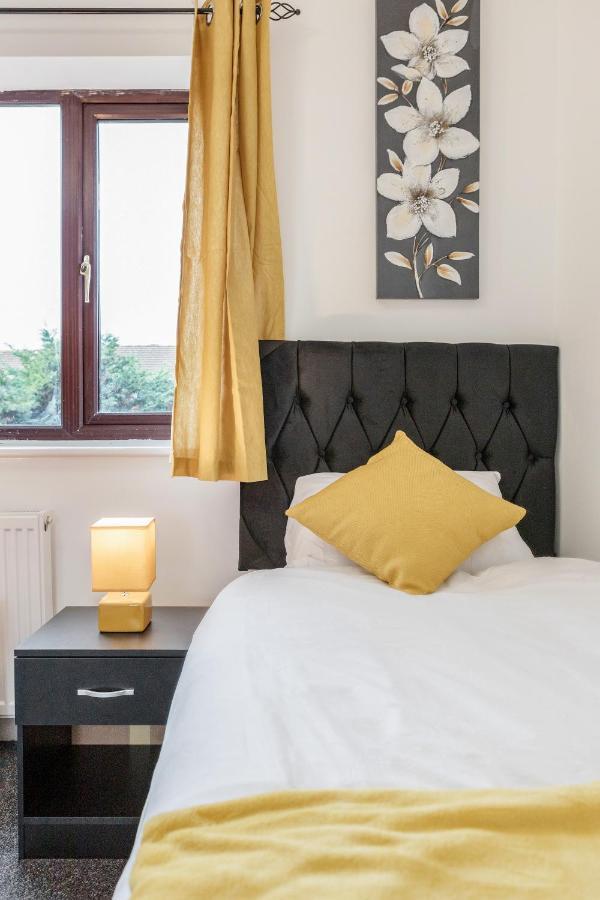 Lovely House In Dagenham / Barking With Free Parking, Wifi & Garden Exterior foto